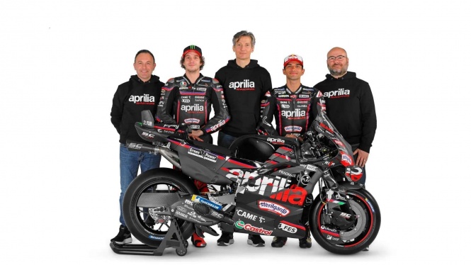 Aprilia Pamerkan Seragam Martin dan Bezzecchi Buat MotoGP 2025
