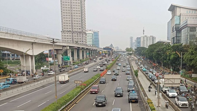 Gerbang tol Tomang ditutup
