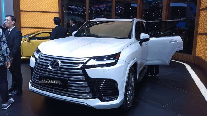 Lexus LX 700h