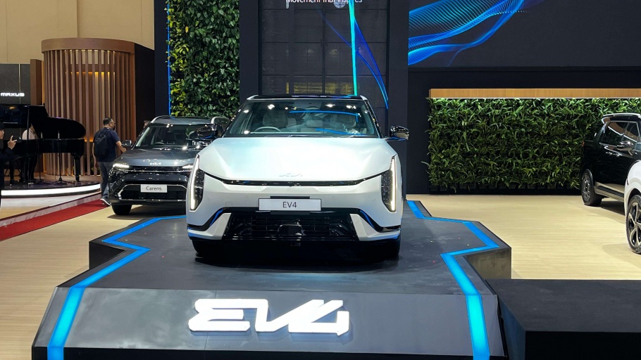 Kia EV4 Mejeng di GIIAS 2025, Banyak Program Menarik