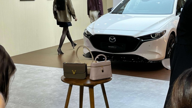 Mazda Satukan Dunia Otomotif dan Fesyen di GIIAS 2025