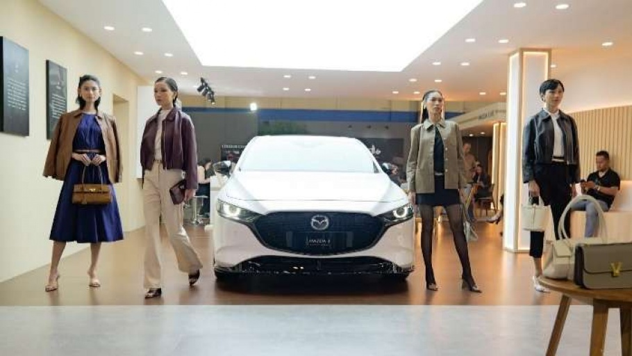 Mazda Satukan Dunia Otomotif dan Fesyen di GIIAS 2025