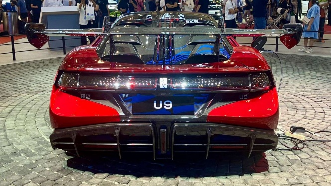 BYD YangWang U9