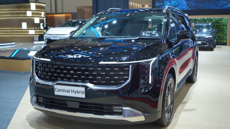 Kia Carnival Hybrid dan Carens Goda Keluarga Muda di GIIAS 2025