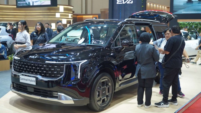 Kia Carnival Hybrid dan Carens Goda Keluarga Muda di GIIAS 2025
