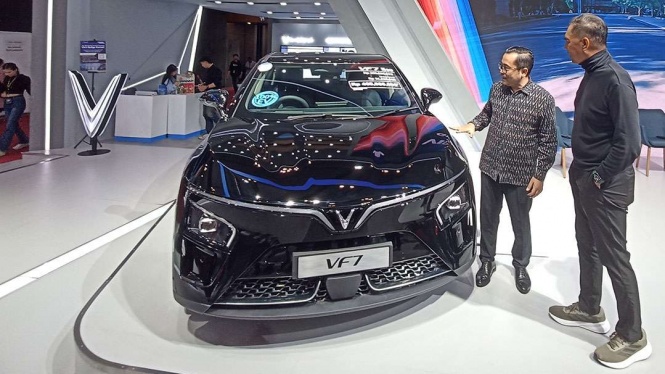 VinFast VF7