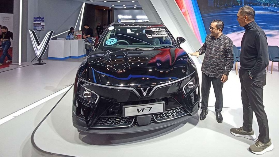 VinFast VF7