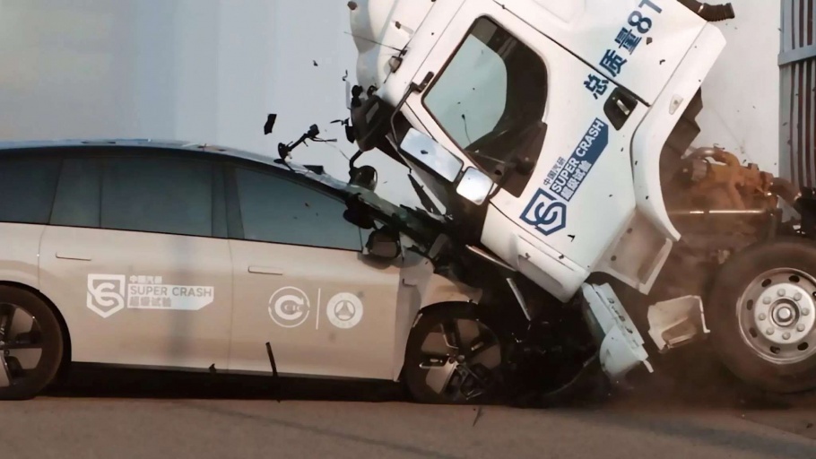 Mobil Listrik Dites Adu Banteng dengan Truk, Simak Faktanya