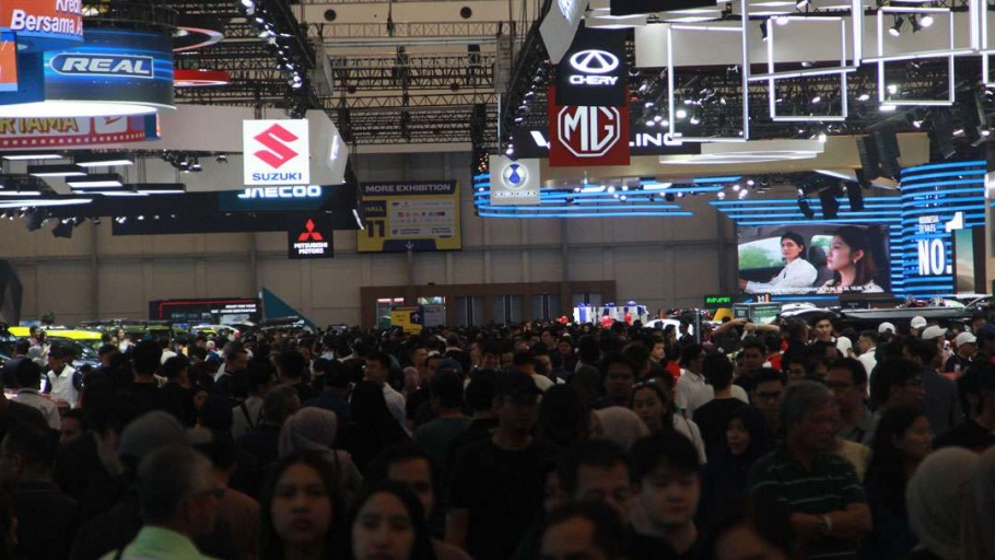 SPK mobil di pameran otomotif