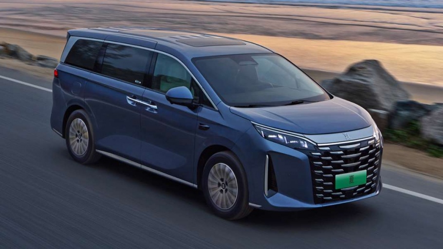 Sinyal Kuat Kedatangan BYD M9, Harga Lebih Murah dari Denza D9
