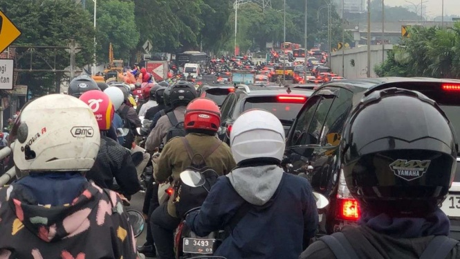 Tips Melewati Kemacetan Horor TB Simatupang, Biar Tidak Emosian