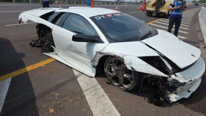 Belajar dari Kecelakaan yang Buat Lamborghini Hancur di Jalan Tol
