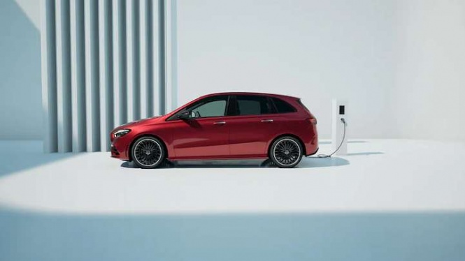 Era Elektrifikasi Akhiri Rivalitas BMW dan Mercedes-Benz