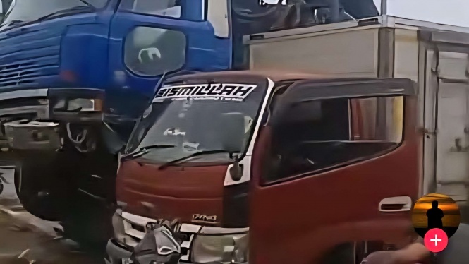 Lagi Truk Blong Penyebab Kecelakaan Maut, Hantam Motor dan Mobil