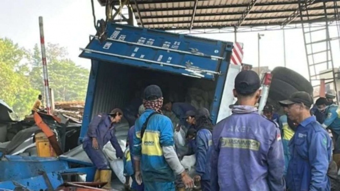 Kecelakaan Truk Terulang di GT Ciawi, Diduga Sopir Lalai