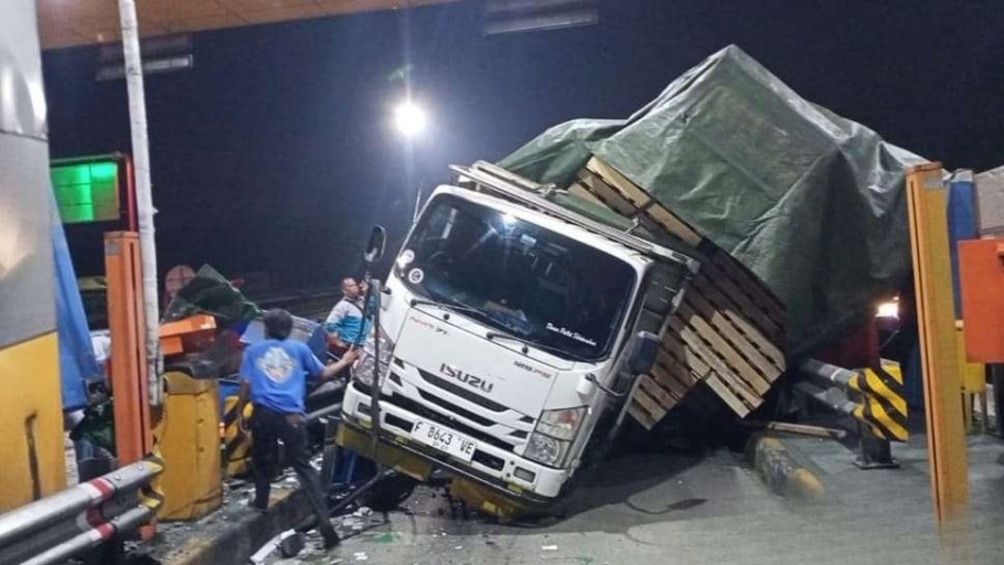 Kecelakaan Truk Terulang di GT Ciawi, Diduga Sopir Lalai