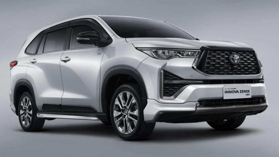 Harga Mobil Hybrid Desember 2025, Innova Zenix Turun Rp 9 Jutaan