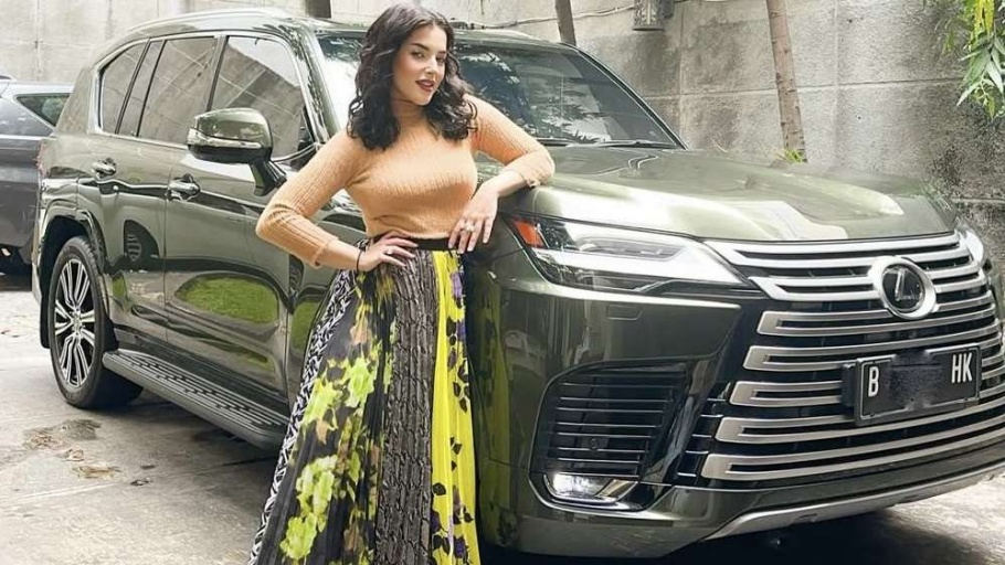 Koleksi Mobil Tasya Farasya, Dari Baleno sampai Lexus LX 600