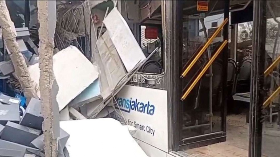 Transjakarta kecelakaan