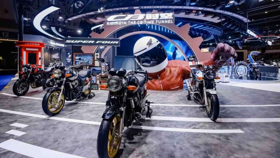 Honda Pamerkan Dua Moge Baru, Usung Mesin 500 Cc