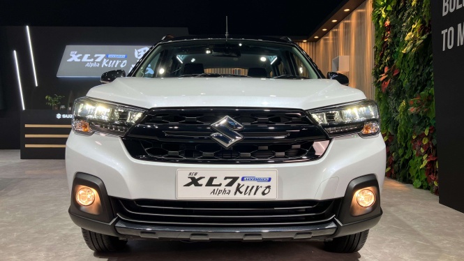 Suzuki XL7 Hybrid Alpha Kuro
