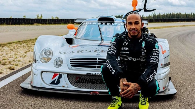 Lewis Hamilton Jual Semua Koleksi Mobilnya