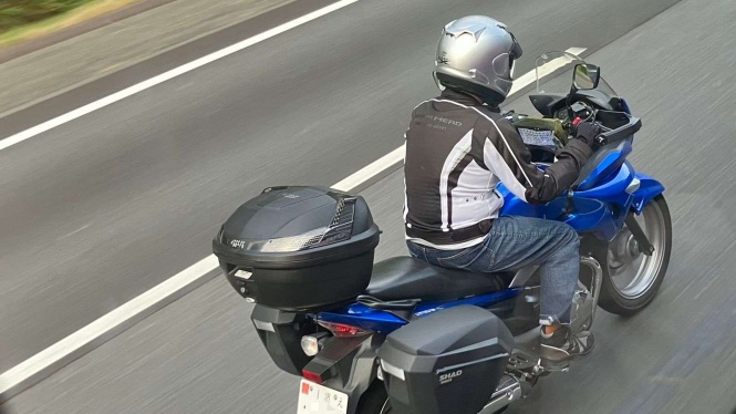 Pemandangan Unik di Jepang, Motor Bebas Lalu Lalang di Jalan Tol