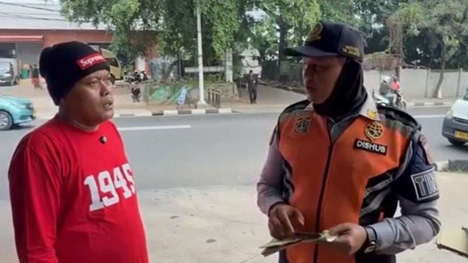 Sule kena tilang