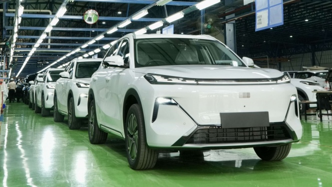 Geely Starray EM-i Dirakit Lokal