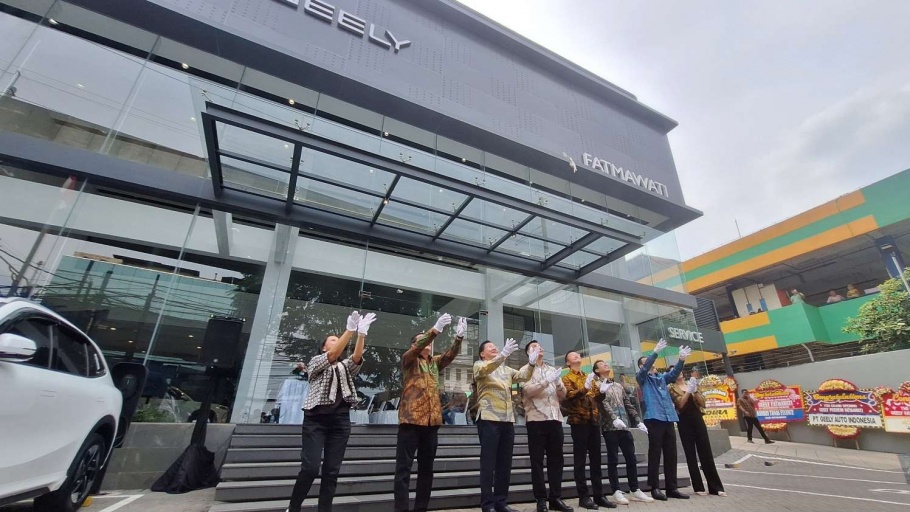 Diler Geely Fatmawati