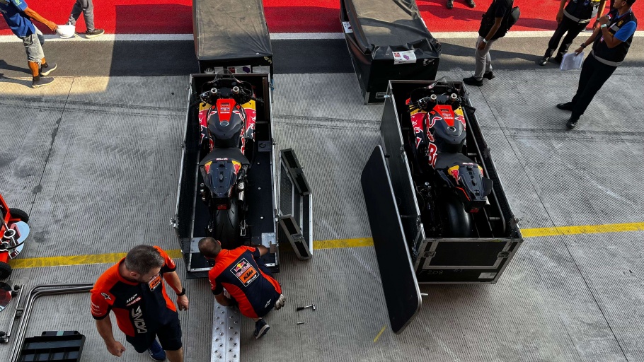 Proses Pemindahan Logistik Tim MotoGP Setelah Seri Mandalika