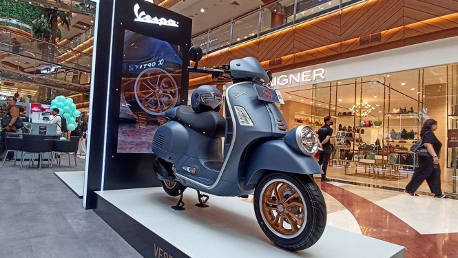 Vespa Sprint dan GTV Officina 8