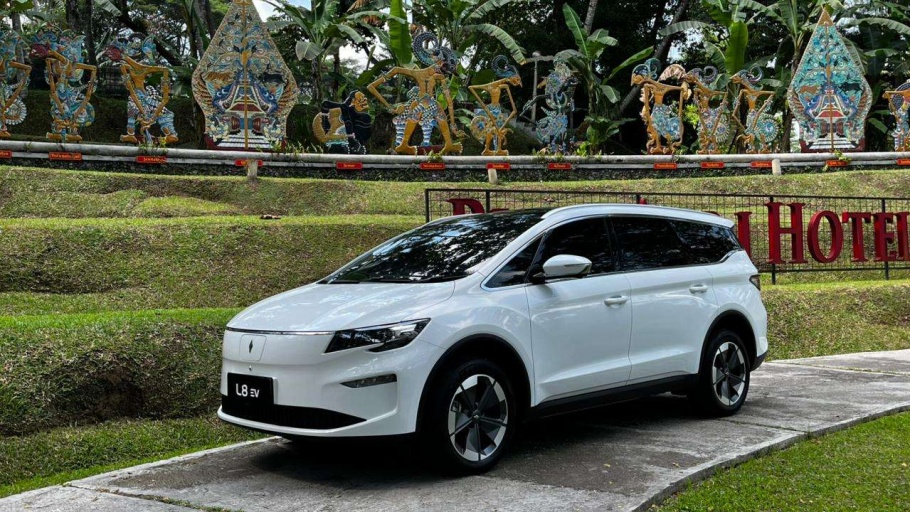 Alasan Aletra Pertahankan Banyak Tombol Fisik di L8 EV
