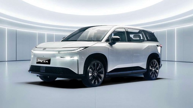 Toyota bZ3X Setir Kanan Meluncur, Harga Setara Aion V