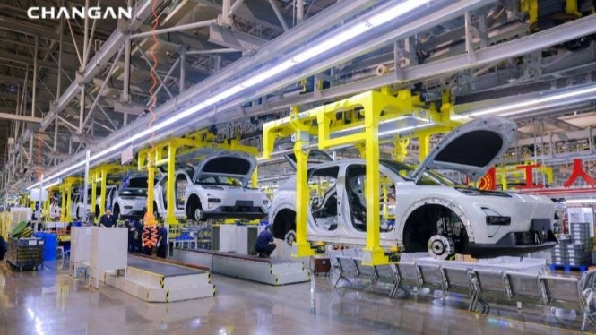 Changan Factory Relies on AI and 5G for Electric Car Production