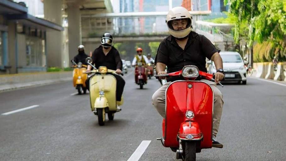 Intip Isi Garasi Rigen Rakelna, Ada Vespa Matic Sampai Stargazer