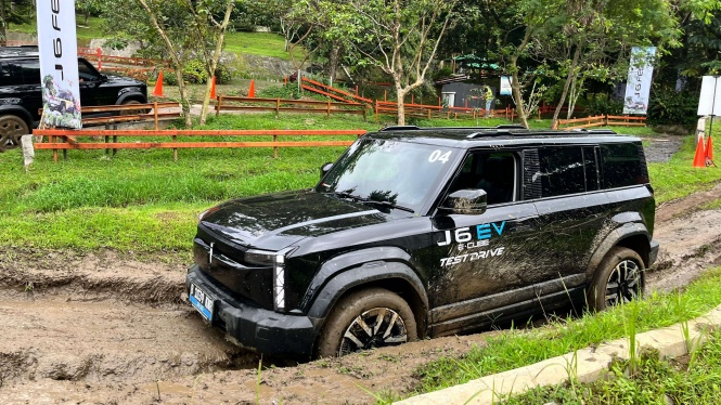 Mobil Listrik J6 Jadi Andalan Chery Menggoda Konsumen di RI