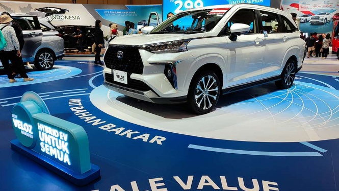 Toyota Veloz Hybrid EV