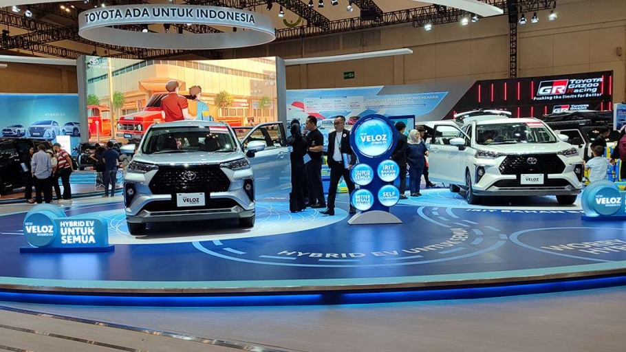Toyota Veloz Hybrid EV