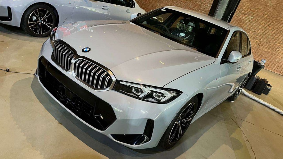 Penjualan Mobil Mewah, BMW