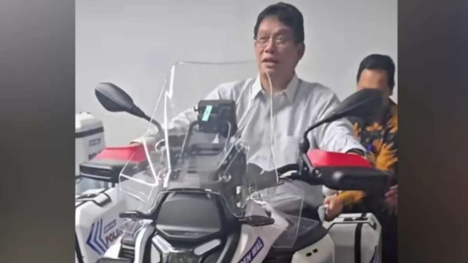 Ketika Menkeu Purbaya Yudhi Tampil Gagah dengan Motor Patwal