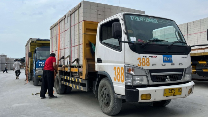 The Story of a Lamongan Entrepreneur Who Relies on Mitsubishi Fuso Canter