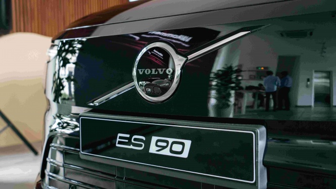 Volvo ES90