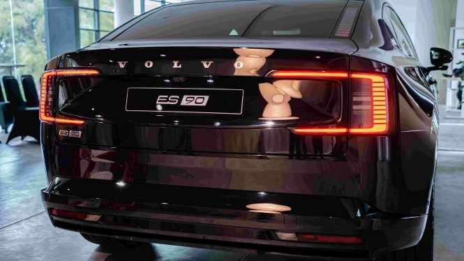 Volvo ES90