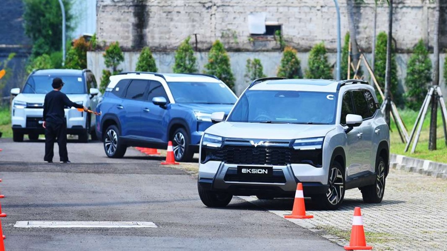 Wuling Buka Suara Soal Tumpukan Kontainer di Tanjung Priok