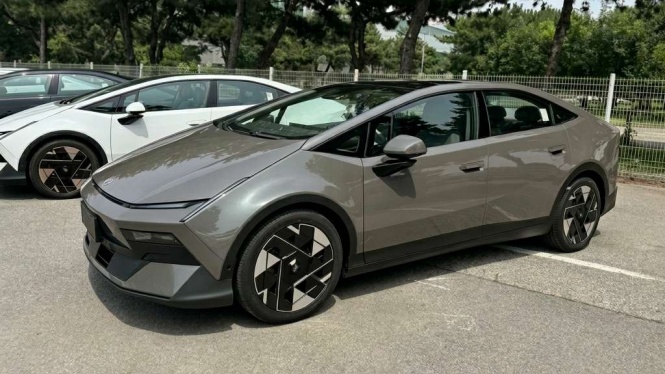 Hyundai Ioniq Punya Desain Nyentrik di Cina
