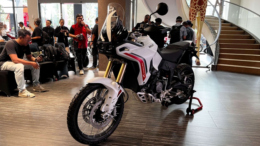 Ducati DesertX V2