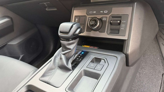 Sistem penggerak 4x4 New Hilux
