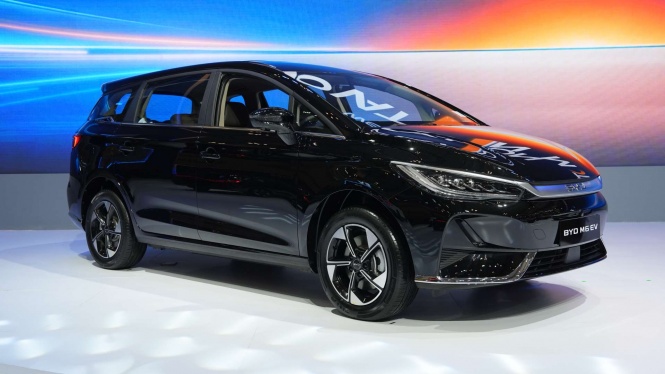 BYD M6 EV