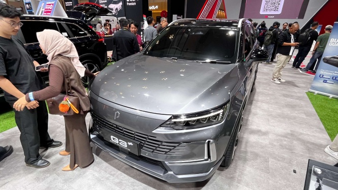 Promo Pembelian Mobil Listrik Polytron, Pikat Vino G. Bastian